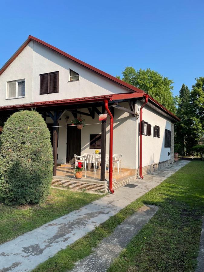 Rózsa nyaralóház Balatonboglár Esterno foto