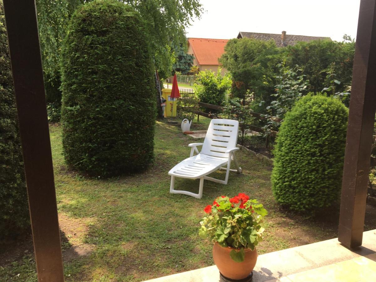 Rózsa nyaralóház Balatonboglár Esterno foto