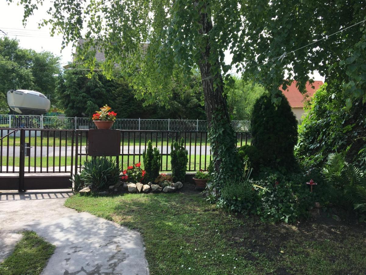 Rózsa nyaralóház Balatonboglár Esterno foto