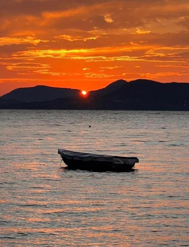 Rózsa nyaralóház Balatonboglár Esterno foto