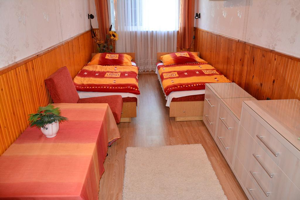 Rózsa nyaralóház Balatonboglár Esterno foto