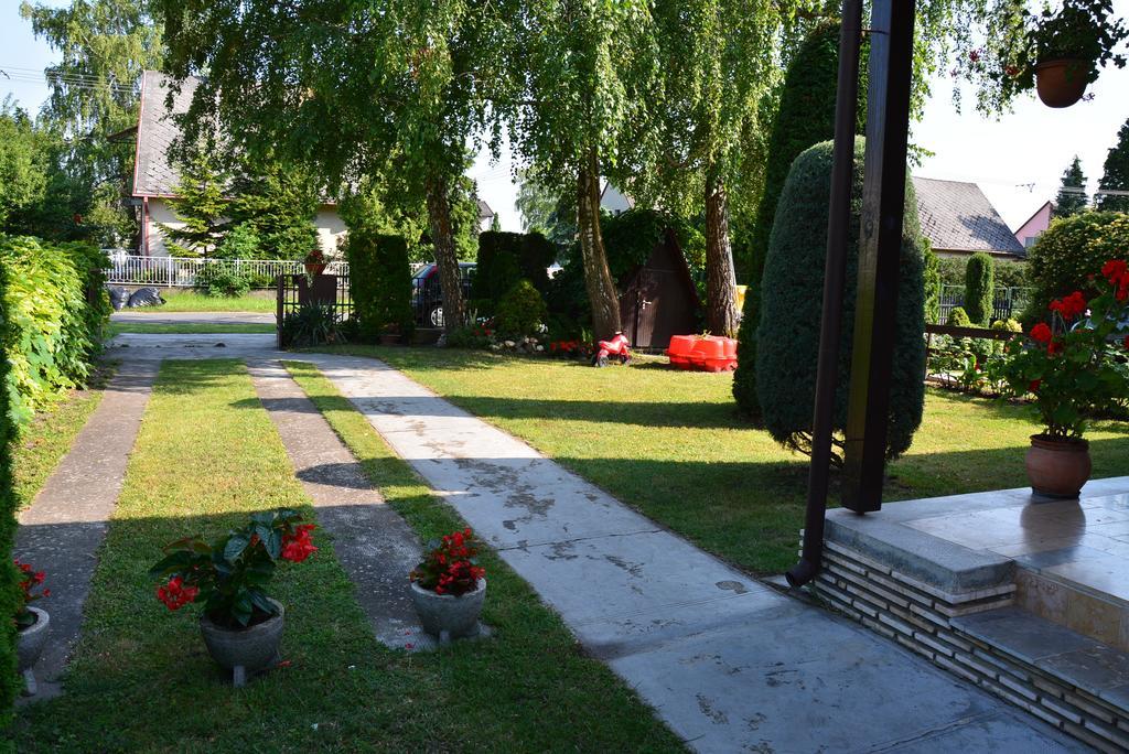 Rózsa nyaralóház Balatonboglár Esterno foto