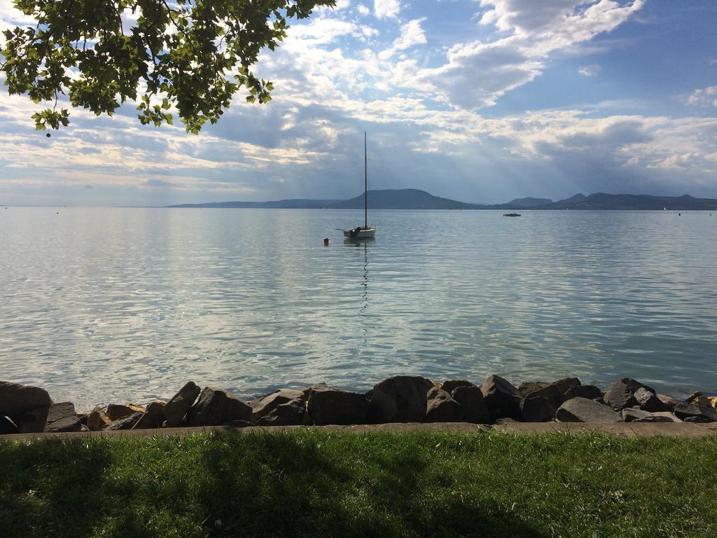 Rózsa nyaralóház Balatonboglár Esterno foto